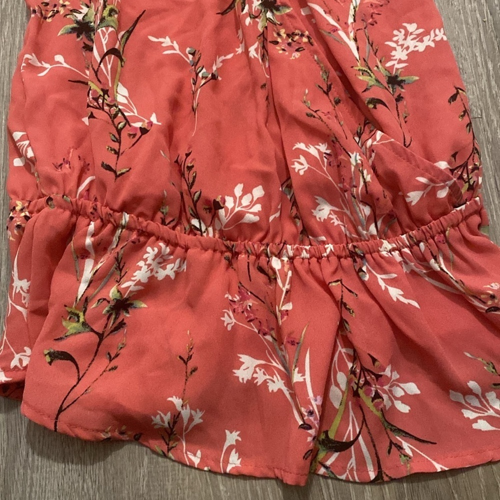 Soho NY & Company blouse Size S Floral Pink. 1st pic is front 3rd pic is back - Picture 4 of 7